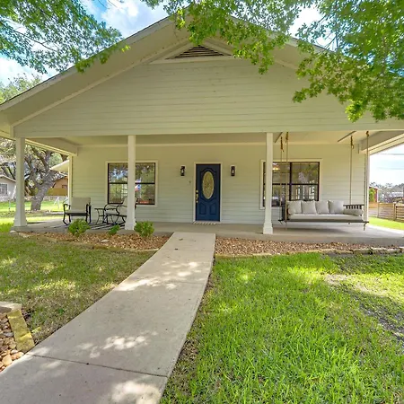 Texas Hill Country Retreat - Walk To Nueces River!